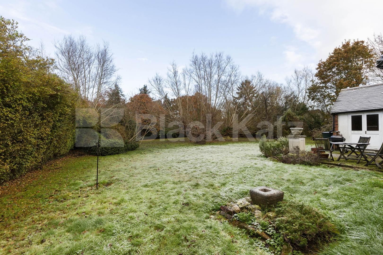 A elegant and historic 16th century detached house on an exclusive street   Totteridge Common, Highwood Hill